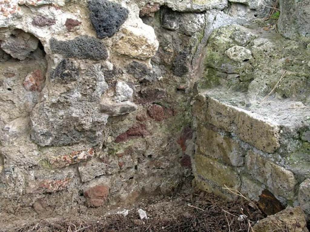 V.33, Herculaneum. May 2005. Looking towards north wall of entrance corridor, with remains of steps to upper floor, on right. 
Photo courtesy of Nicolas Monteix.